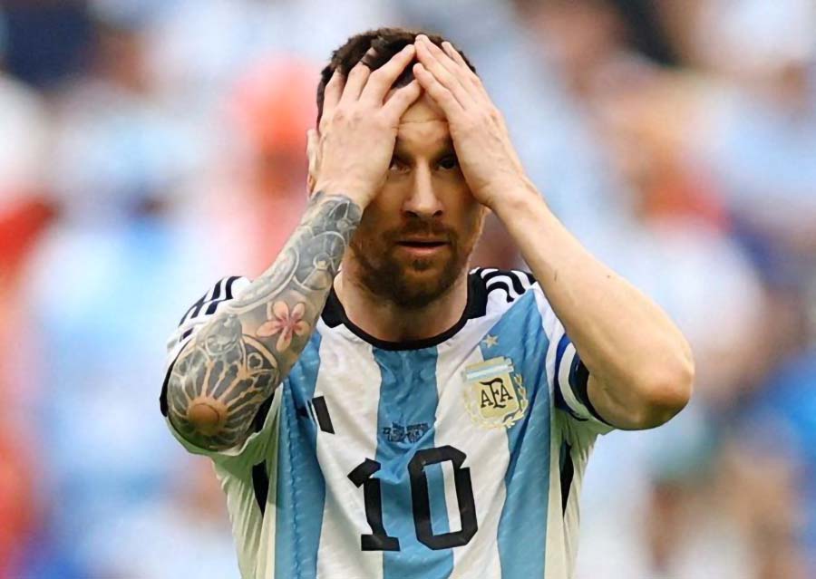Tropeço da Argentina diante da Arábia Saudita na estreia da Copa deixa Messi transtornado, pois o Mundial do Catar pode ser o último da carreira do atacante (Abr/Reuters/Hannah Mckay)